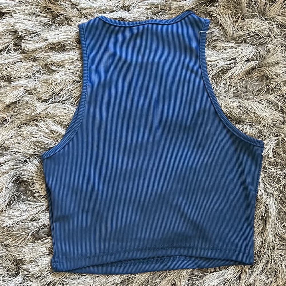 Crop top - Picture 2 of 2